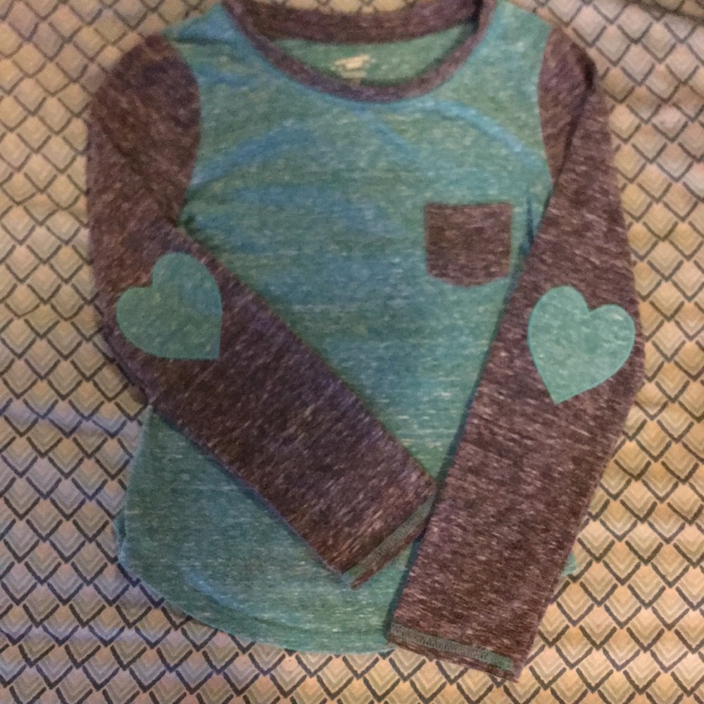 Girls shirt.
